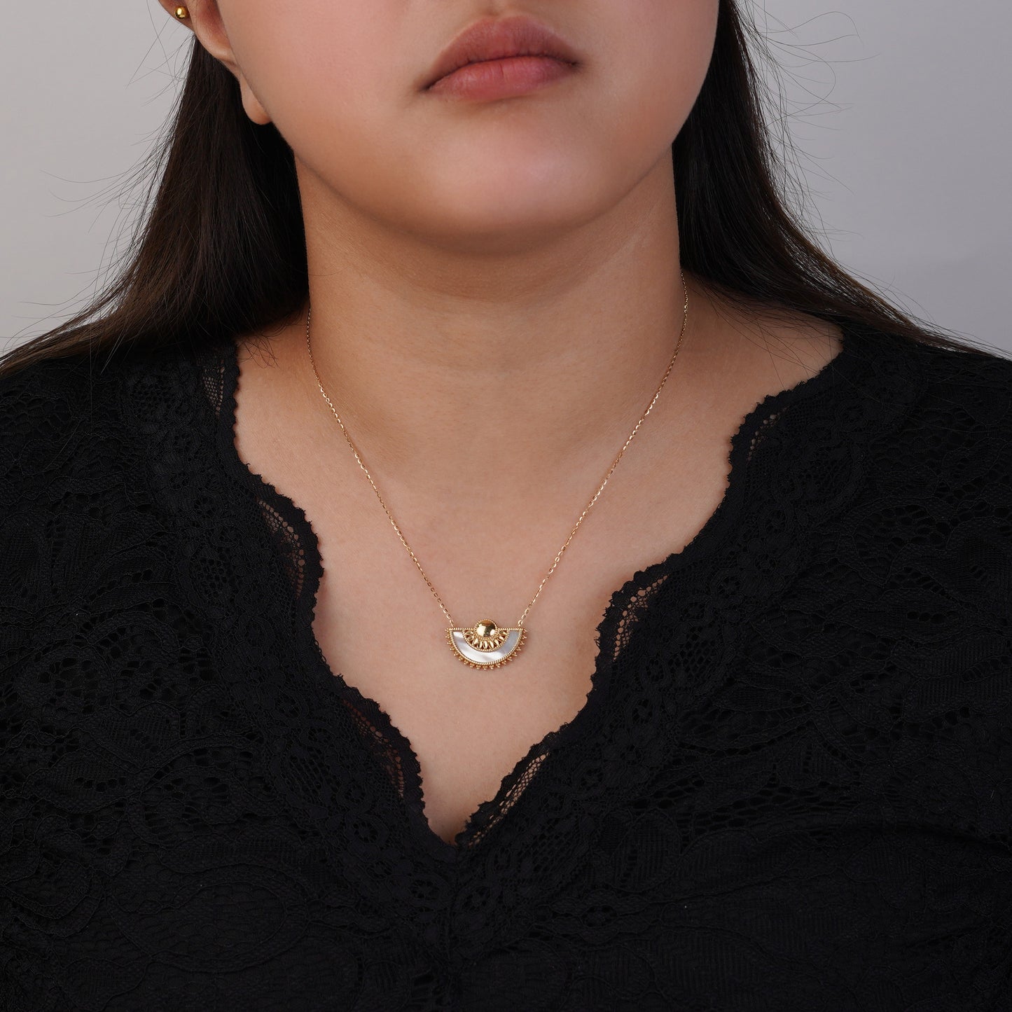 18k Yellow Gold Mother of Pearl Necklace | Shnaf Collection