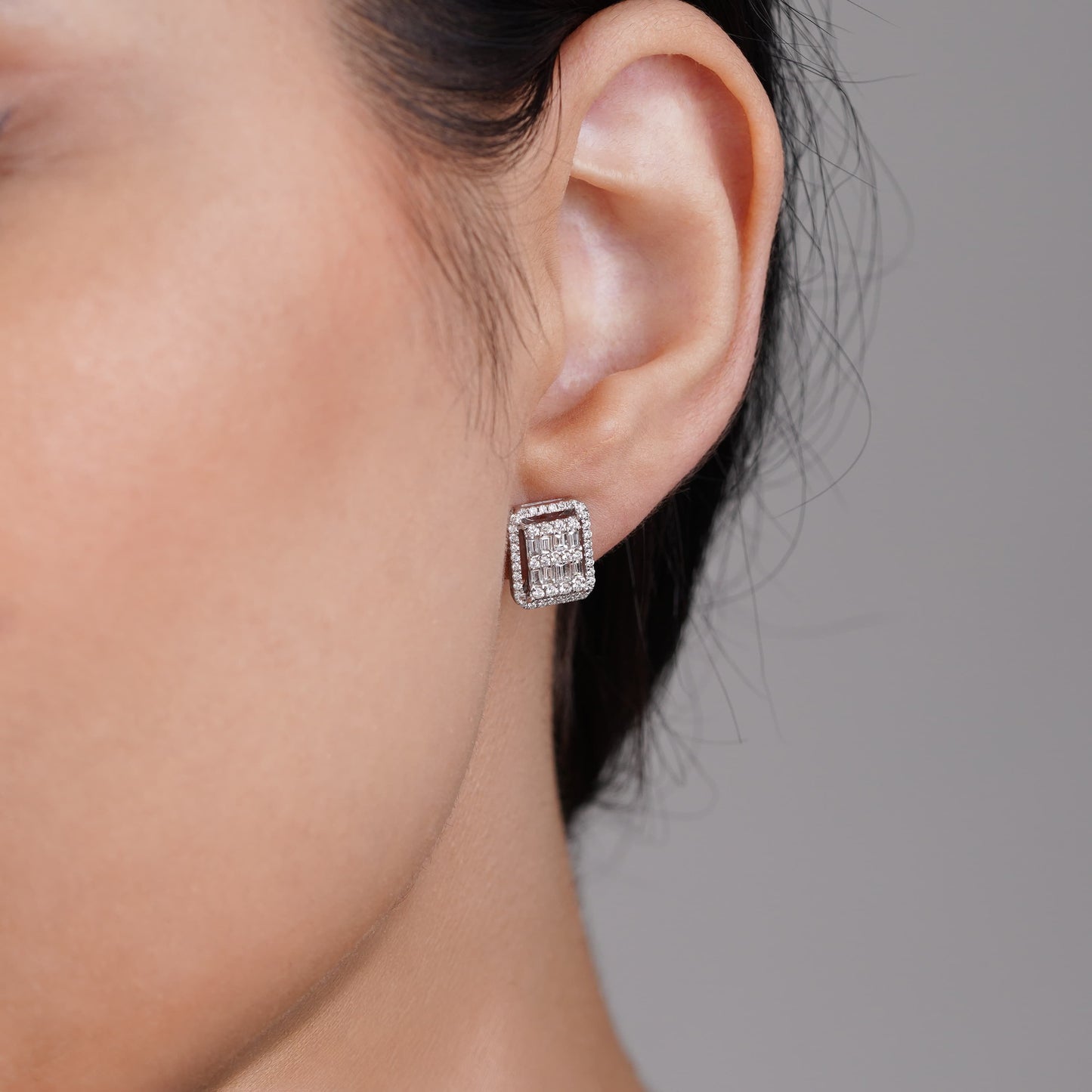 18K White Gold Rectangle-Shaped Stud Earrings with Natural Diamonds – Carré Collection