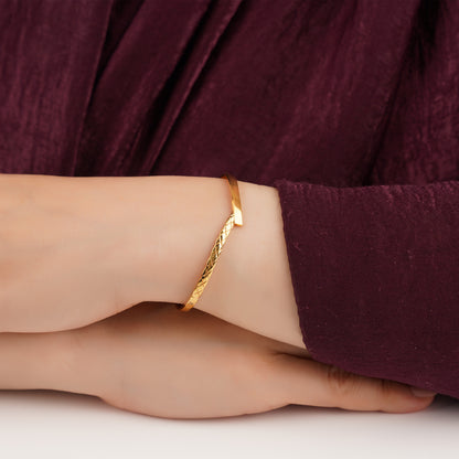 18K Yellow Gold Engraved Crossover Bangle