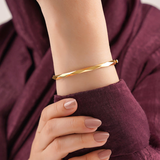 18K Golden Geometric Bangle