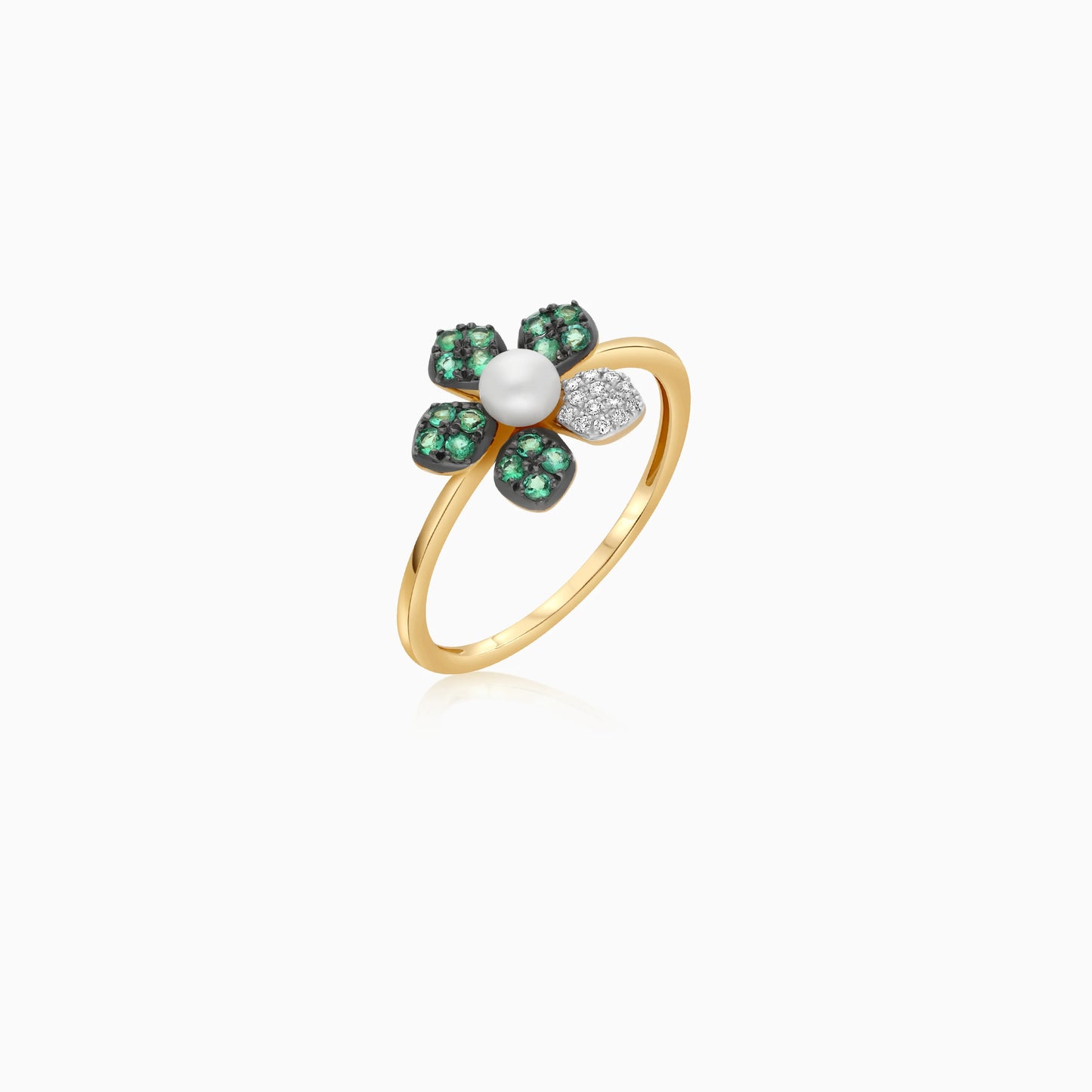 18k yellow gold ring with a flower shape on the top decorated with natural diamonds, emerald stones and a single pearl in the center