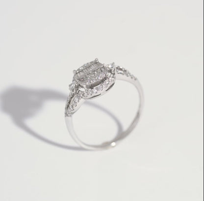 18K WHITE GOLD RING WITH NATURAL DIAMOND STONES