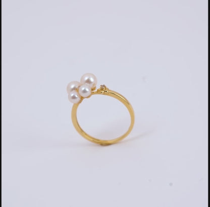 18k yellow gold ring decorated by zircon stone and pearls
