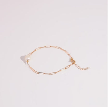 سوار من الذهب الأصفر واللؤلؤ