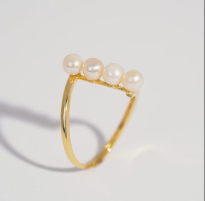 18K Yellow Gold Ring with pearls - Danah Collection