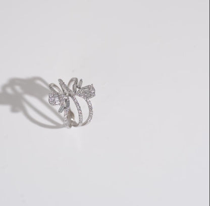 18K White Gold Ring Decorated With Natural Diamond Stones