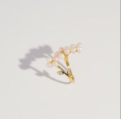 18k Yellow Gold Ring with Pearls and Zircon Stones | Danah Collection