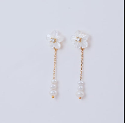 18K Gold Drop Earrings with Mother of Pearl Flower Designs For Women
