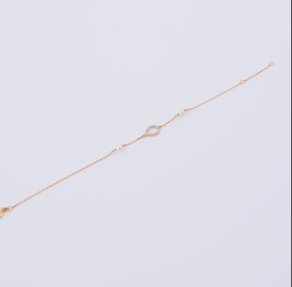 سوار من الذهب الأصفر عيار 18 قيراطًا على شكل لوزة مرصع بالألماس واللؤلؤ الأبيض - مجموعة دانا