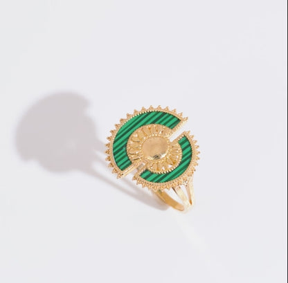 Elegant 18K Gold Ring with Malachite from the Shnaf Collection